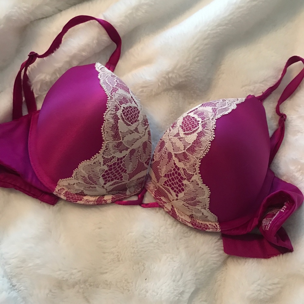 Victoria’s Secret bombshell push-up bra!